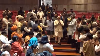 ஐந்து மாநில தேர்தல் முடிவுகள்: பிரதமர் மோடிக்கு பாஜக நாடாளுமன்றக் கட்சிக் கூட்டம் பாராட்டு!