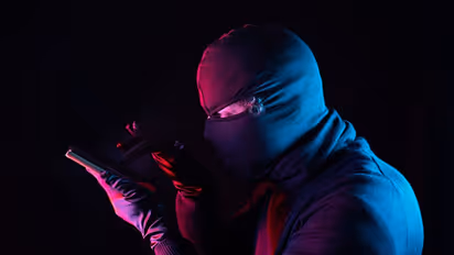 മോഷ്ടിച്ച ഫോൺ തിരികെ വേണമെങ്കില് പണം നല്കണം, ഇല്ലെങ്കില്...; വിചിത്ര ഭീഷണിയുമായി കള്ളന്