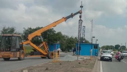 ಬಳ್ಳಾರಿ: ರಾತ್ರೋ ರಾತ್ರಿ ಟೋಲ್ ಗೇಟ್ ನಿರ್ಮಾಣ, ಗ್ಯಾರಂಟಿ ಹಣ ಸರಿದೂಗಿಸಲು ಸರ್ಕಾರದ ಪ್ಲಾನ್?