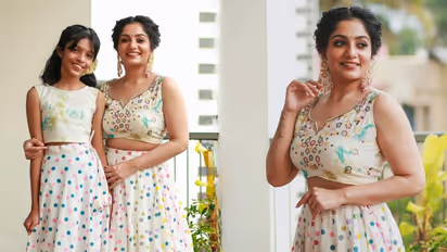 'നോക്കണ്ട ഉണ്ണീ, ഇത് അതന്നെ'; മകൾക്കൊപ്പമുള്ള ചിത്രവുമായി ആര്യ