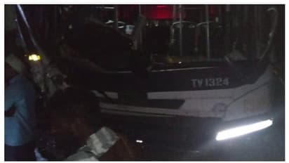 പമ്പ ചാലക്കയത്തിനു സമീപം കെഎസ്ആർടിസി ബസുകൾ കൂട്ടിയിടിച്ചു; 39 തീർത്ഥാടകർക്ക് പരിക്ക്