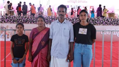 പറവൂരെ ജനസഞ്ചയത്തിൽ പ്രസാദും കുടുംബവും; കേരള മോഡലിന് ഇതിലും വലിയ ഉദാഹരണം 'സ്വപ്നങ്ങളിൽ മാത്രം'