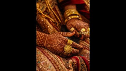 വിവാഹം കഴിഞ്ഞിട്ട് 8 മാസം, കുടുംബകലഹം പതിവ്, കാരണം സാരി, വിവാഹമോചനത്തിനൊരുങ്ങി യുവ ദമ്പതികൾ