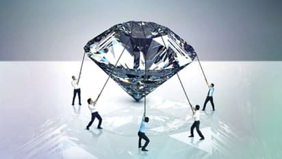 റഷ്യൻ വജ്രങ്ങൾ വാങ്ങരുത്; നിരോധനം ഏർപ്പെടുത്താൻ ജി 7 രാജ്യങ്ങൾ