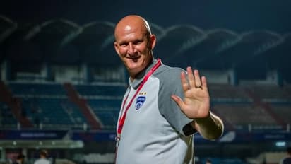 'Thank You Simon': Supporters extend gratitude to Coach Grayson as he bids adieu to Bengaluru FC