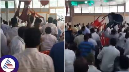 ಡಬ್ಲ್ಯೂಡಬ್ಲ್ಯೂಇನಂತೆ ಕುರ್ಚಿಯಲ್ಲಿ ಹೊಡೆದಾಡಿಕೊಂಡ ಹಾಸನದ ಕಾಂಗ್ರೆಸ್ ಕಾರ್ಯಕರ್ತರು