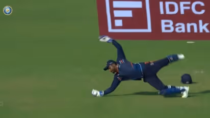 പടപടാ നാല് വിക്കറ്റ്; മഹാരാഷ്ട്രയുടെ റോക്കറ്റ് വേഗത്തിന്റെ കാറ്റഴിച്ച് കേരളം, ത്രില്ലര് തിരിച്ചുവരവ്