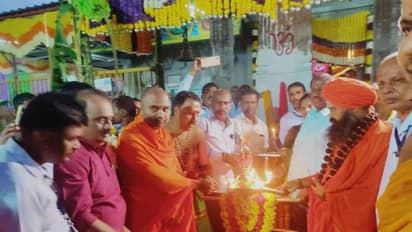 ಸಮಾಜಕ್ಕೆ ಜ್ಞಾನದ ಮೂಲಕ ಬೆಳಕು ಪಸರಿಸಿ: ವೀರಭದ್ರ ಶಿವಾಚಾರ್ಯ ಸ್ವಾಮೀಜಿ