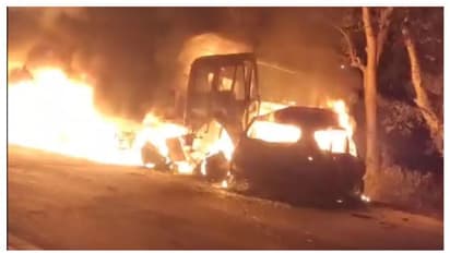 ട്രക്കുമായി കൂട്ടിയിടിച്ച് കാറിന് തീപിടിച്ചു, ലോക്ക് തുറക്കാനാകാതെ കുട്ടിയടക്കം 8 പേർ വെന്തുമരിച്ചു, ദാരുണം