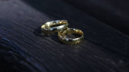 കോടിപതിയായ ഭാര്യയുടെ പാതിസ്വത്ത് വേണം, വിവാഹമോചനം ആവശ്യപ്പെട്ട് ഭർത്താവ്