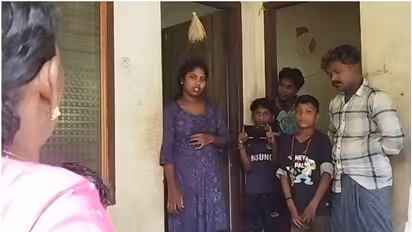 'രണ്ട് സർക്കാർ ആശുപത്രികളിലെത്തിച്ചു, പക്ഷേ ചികിത്സ വൈകി'; ആദിവാസി യുവാവിന്റെ മരണത്തിൽ ആരോപണവുമായി കുടുംബം