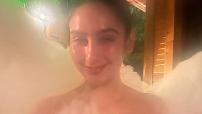 ಬಾತ್‌ಟಬ್‌ನಲ್ಲಿ ತುಪ್ಪದ ಬೆಡಗಿ, ಉಫ್‌..ನೋಡೋಕೆ ಎರಡು ಕಣ್ಣು ಸಾಲ್ತಿಲ್ಲ ಎಂದ ನೆಟ್ಟಿಗರು