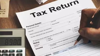 Interim Budget 2024 : మీరు ఉద్యోగస్తులా? టాక్స్ కడుతున్నారా? ఈ బడ్జెట్ లో మీరుకట్టే పన్ను తగ్గుతుందా? చూడండి..