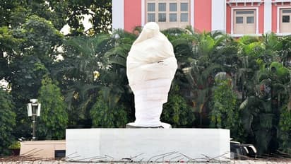 ಮೈಸೂರಲ್ಲಿ ರಾತ್ರೋ ರಾತ್ರಿ ರಾಜೇಂದ್ರ ಶ್ರೀಗಳ ಪ್ರತಿಮೆ ಪ್ರತಿಷ್ಠಾಪನೆ: ರಾಜವಂಶಸ್ಥೆ ಪ್ರಮೋದಾದೇವಿ ವಿರೋಧ