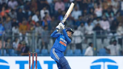 India women clinch 3rd T20I with Mandhana's heroic knock, England wins series 2-1