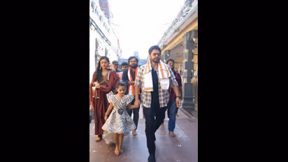 కనకదుర్గమ్మ ని దర్శించుకున్న వెంకటేష్‌.. శ్రద్ధా శ్రీనాథ్‌తో కలిసి ప్రత్యేక పూజలు.. 