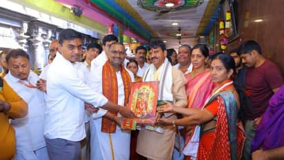 వైసిపి ఎంపీతో తెలంగాణ మంత్రి... కనకదుర్గమ్మకు మొక్కు తీర్చుకున్న పొంగులేటి  