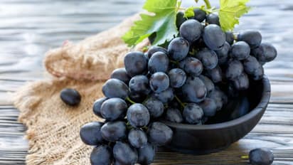 കറുത്ത മുന്തിരി കഴിക്കുന്നത് കൊണ്ടുള്ള ഈ ഗുണങ്ങള് അറിയാമോ?