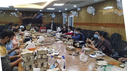 50 ഉദ്യോഗസ്ഥർ, 40 നോട്ടെണ്ണൽ യന്ത്രങ്ങൾ, അഞ്ച് ദിനം; രാജ്യം കണ്ട ഏറ്റവും വലിയ കള്ളപ്പണവേട്ട നടന്നതിങ്ങനെ....