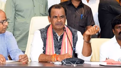 కారణమిదీ:ఎంపీ పదవికి రాజీనామా చేసిన కోమటిరెడ్డి వెంకట్ రెడ్డి