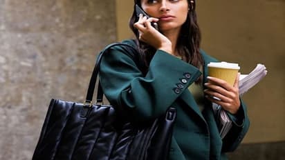 ఇక్కడ ఆఫీస్కు బ్యాగులో ఎం తీసుకెళ్తారో తెలుసా.. రోజుకి ఒక్కసారి కాదు చాలా సార్లు..