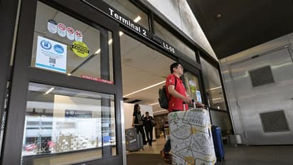 യാത്രാരേഖകൾ ഒന്നുമില്ല; യൂറോപ്പില് നിന്ന് യുഎസിലേക്ക് റഷ്യന് പൗരന് പറന്നതെങ്ങനെ? ഉത്തരമില്ലാതെ ഉദ്യോഗസ്ഥർ !