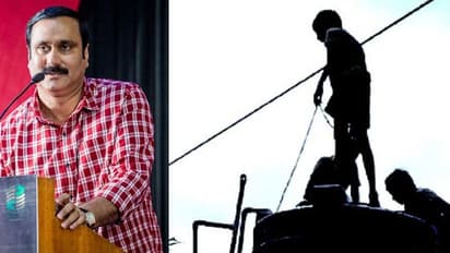 அரசு பள்ளியின் குடிநீர் தொட்டியை ஆபத்தான முறையில் மாணவர்களை கொண்டு சுத்தம் செய்வதா? கொதிக்கும் அன்புமணி.!