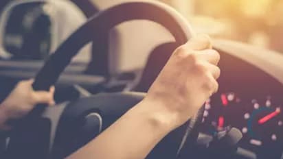 1 മിനിട്ടും 43 സെക്കന്റും ബാക്കി, കാറിന് ഇഷ്ട നമ്പർ കിട്ടിയില്ല; മലപ്പുറം സ്വദേശിക്ക് 25,000 രൂപ നഷ്ടപരിഹാരം