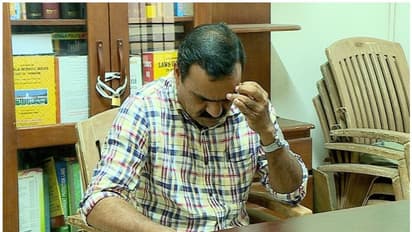 കേരള കേന്ദ്ര സർവകലാശാലയില് ജോലിക്ക് കൈക്കൂലി; പ്രൊഫസർ പിടിയിൽ