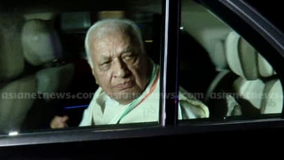 തിരുവനന്തപുരത്തെ എസ്എഫ്ഐ പ്രതിഷേധം: ചീഫ് സെക്രട്ടറിയോടും ഡിജിപിയോടും ഗവര്ണര് റിപ്പോര്ട്ട് തേടി