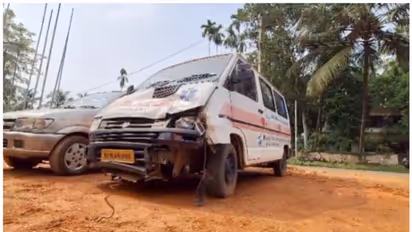 ആംബുലൻസുകൾ കട്ടപ്പുറത്തായിട്ട് മാസങ്ങൾ, ശരിയാക്കാൻ രേഖകളായില്ലെന്ന് അധികൃതര്; മഞ്ചേരിയില് ദുരിതം രോഗികൾക്ക്