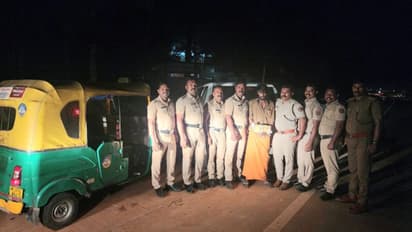 ചെക്ക് പോസ്റ്റ് വെട്ടിക്കാന് ബൈപ്പാസ്, കഞ്ചാവുമായി ഓട്ടോറിക്ഷയിലെത്തിയത് മോഷണക്കേസ് പ്രതി, വലയിലാക്കി എക്സൈസ്