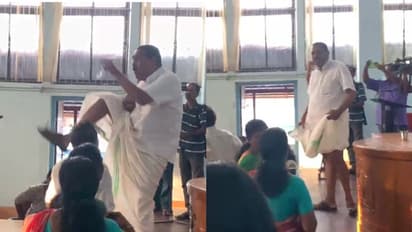 ചവിട്ടാൻ കാലോങ്ങി സിപിഎം കൗൺസിലർ, സംഭവം നവകേരള ബസിനായി മതിൽ പൊളിച്ചതിനെക്കുറിച്ചുള്ള ചർച്ചക്കിടെ; വീഡിയോ