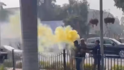 நாடாளுமன்றத்தில் அத்துமீறி நுழைந்தவர்கள் "மணிப்பூரில் வன்முறையை நிறுத்து" என முழக்கியதாகத் தகவல்