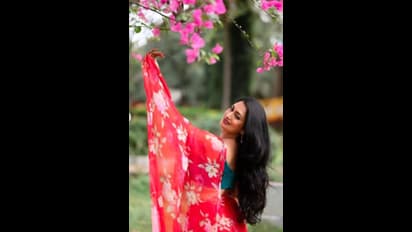  ಹಿಂದೆ ಇರೋ ಹೂ ನೋಡ್ಬೇಕಾ ನಿಮ್ಮನ್ನ ನೋಡ್ಬೇಕಾ ಗೊತ್ತಾಗುತ್ತಿಲ್ಲ; ಶ್ವೇತಾ ಶ್ರೀವಾತ್ಸವ್ ಫೋಟೋ ವೈರಲ್! 