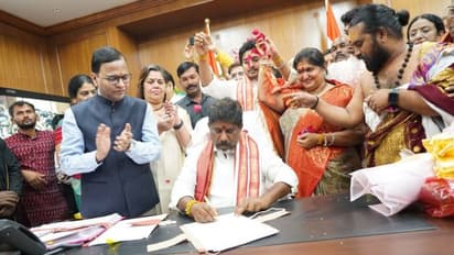 ఆర్థిక మంత్రిగా భట్టి బాధ్యతలు... తొలి సంతకంతోనే భారీ నిధుల విడుదల