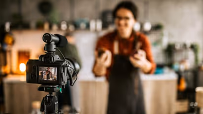 പ്രമുഖ യുട്യൂബറുടെ വീട്ടിലെ സിസി ടിവി ഹാക്ക് ചെയ്തു; നഗ്ന ദൃശ്യങ്ങള് സോഷ്യല്മീഡിയയില്, അന്വേഷണം