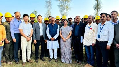 ಬೆಳಗಾವಿ: ಮೊಟ್ಟ ಮೊದಲ ಬಾರಿ ಬೆಳಕು ಕಂಡ ಕುಗ್ರಾಮ, ಜನರ ಮುಖದಲ್ಲಿ ನಗು ತರಿಸಿದ ಸಚಿವೆ ಲಕ್ಷ್ಮೀ ಹೆಬ್ಬಾಳಕರ್