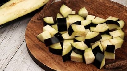 ഈ ഏഴ് ഭക്ഷണങ്ങള്‍ ഒരിക്കലും വേവിക്കാതെ കഴിക്കല്ലേ... 