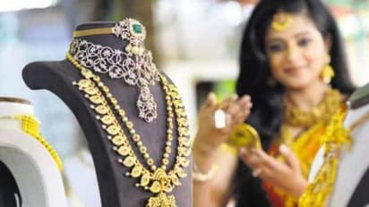 Gold Silver Price Today: ಆಭರಣ ಪ್ರಿಯರಿಗೆ ಗುಡ್ ನ್ಯೂಸ್: ಚಿನ್ನ, ಬೆಳ್ಳಿ ದರದಲ್ಲಿ ಇಳಿಕೆ