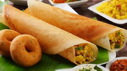 'Schezwan Dosa' இப்படி ஒரு சுவையில் தோசை சாப்பிட்டு இருக்கீங்களா..? ரெசிபி இதோ!