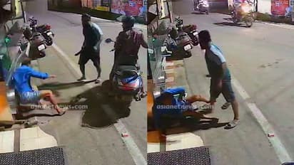 കത്തിയുമായി ഓടിവന്ന് ചവിട്ടി വീഴ്ത്തി, നിലത്തുവീണിട്ടും ക്രൂര മർദനം; ബേക്കറിയുടമയ്ക്കുനേരെ ഗുണ്ടാ ആക്രമണം