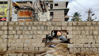 ಕೋಲಾರ: ಸರ್ಕಾರಿ ಕನ್ನಡ ಶಾಲೆಗೆ ಮಲ ಬಳಿದ ದುರುಳರು
