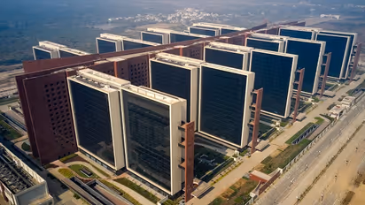 ಸೂರತ್‌ನಲ್ಲಿಇಂದು ವಿಶ್ವದ ಬೃಹತ್‌ ಕಚೇರಿ ಉದ್ಘಾಟನೆ: ಡೈಮಂಡ್‌ ಬೋರ್ಸ್‌ ಕಟ್ಟಡ ಮೋದಿಯಿಂದ ಲೋಕಾರ್ಪಣೆ