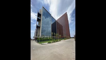 உலகின் மிகப்பெரிய அலுவலக கட்டிடம்..! சூரத் வைர பரிமாற்ற வளாகத்தை பிரதமர் மோடி திறந்து வைத்தார்..