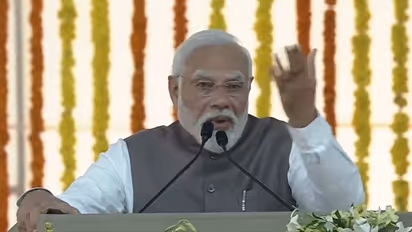  “மேலும் 1.5 லட்சம் பேருக்கு வேலை கிடைக்கும்..” சூரத்தில் பிரதமர் மோடி பேச்சு..