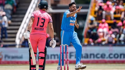 വാണ്ടറേഴ്സിൽ ഇന്ത്യൻ പേസ് കൊടുങ്കാറ്റിൽ തകർന്നടിഞ്ഞ് ദക്ഷിണാഫ്രിക്ക, തലയരിഞ്ഞ് അർഷ്ദീപ്, നടുവൊടിച്ച് ആവേശ് ഖാൻ