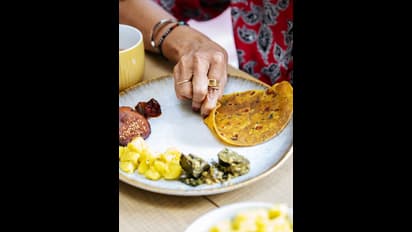 ಗಂಡ ಹೆಂಡ್ತಿ ಒಂದೇ ತಟ್ಟೆಯಲ್ಲಿ ಊಟ ಮಾಡಬಾರದಂತೆ ಯಾಕೆ ಗೊತ್ತಾ? 