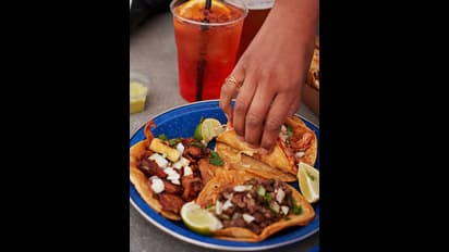 ಚಮಚ ಬಿಡಿ, ಕೈಯಿಂದಲೇ ಆಹಾರ ತಿಂದ್ರೆ ಆರೋಗ್ಯಕ್ಕೆ ಲಾಭ ಎನ್ನುತ್ತೆ ವಿಜ್ಞಾನ, ಹೇಗೆ?