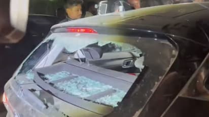 Bigg Boss Telugu 7 : అభిమానుల ఓవరాక్షన్ ... అమర్ దీప్ పై దాడికి యత్నం, కారు ధ్వంసం